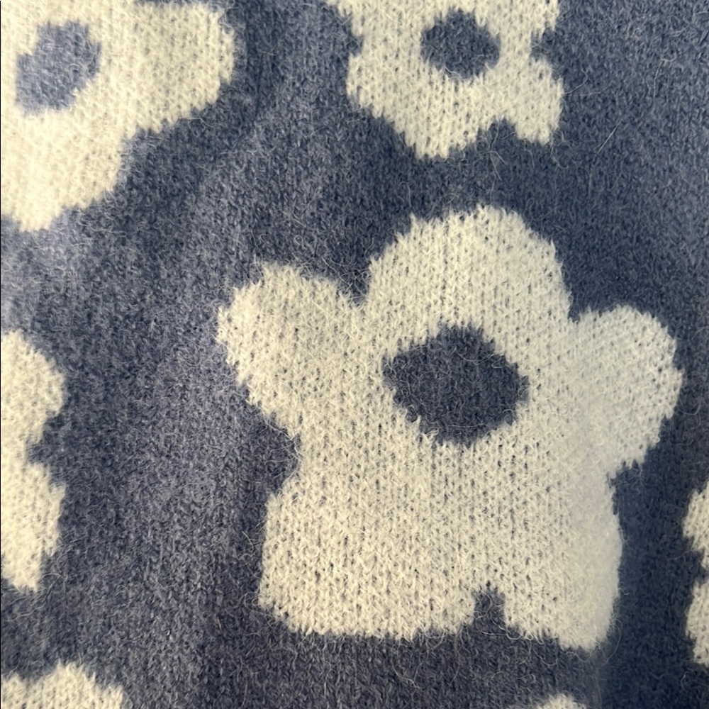 Cider Blue and White Floral Knit Sweater - Picture 4 of 8